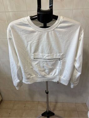 Cropped White Crewneck Sweatshirt with Front Zip Pocket